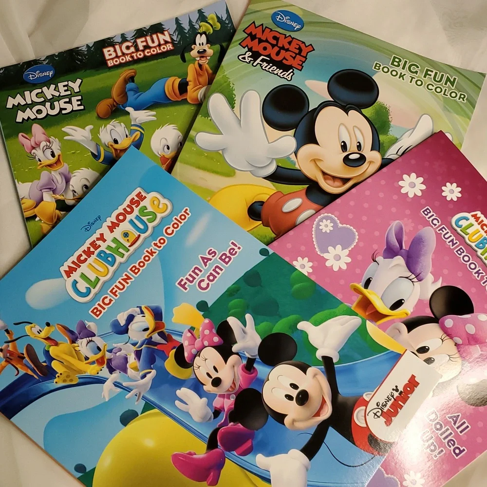 Mickey Mouse Coloring and‎ Activity Book Set
